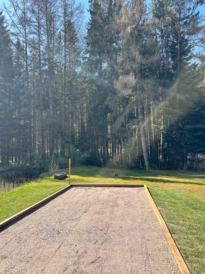 Pétanque-Platz im Garten