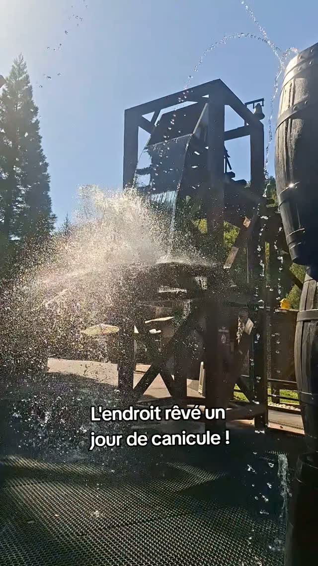 Jeux d’eau à Fraispertuis-City par une journée ensoleillée