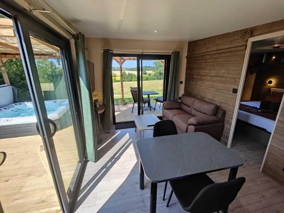 Jacuzzi privatif le soir pour un bon cadeau week-end dans les Vosges