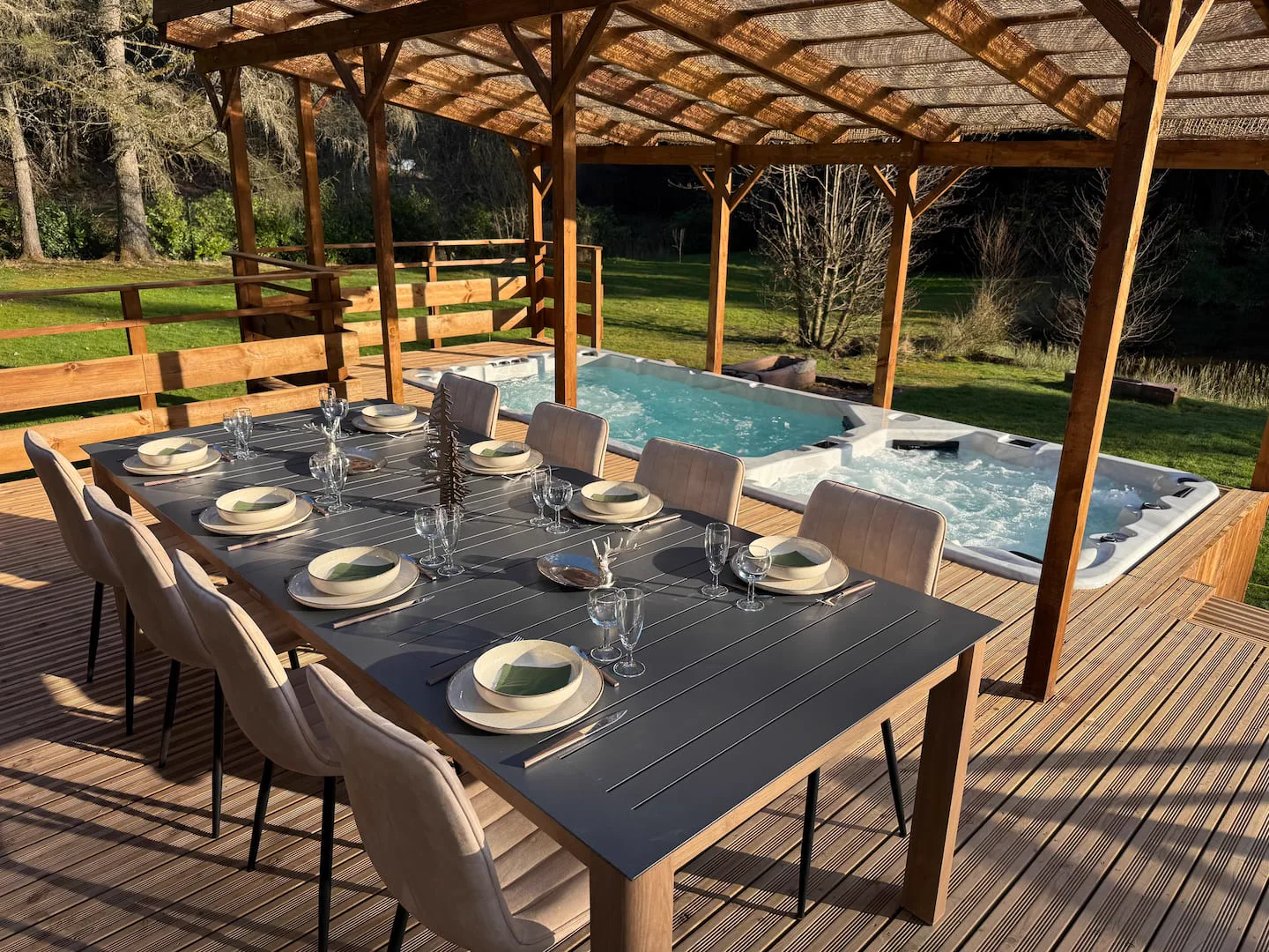 L’Écrin de la Forêt : Jacuzzi + spa de nage et extérieur