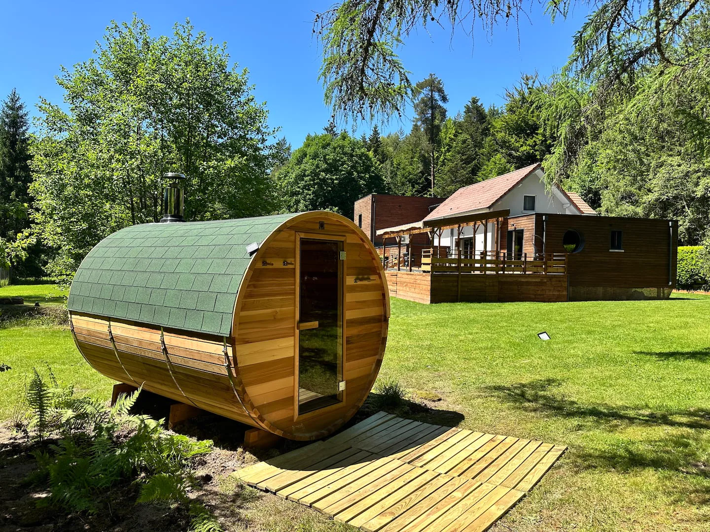 Sauna privatif dans le jardin · L’Écrin de la Forêt